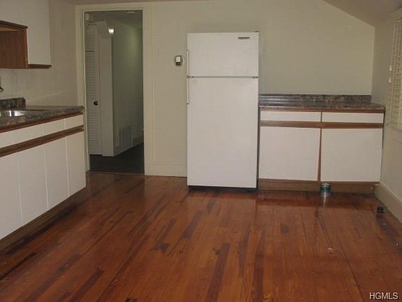 2nd image of 8 Ohio Ave