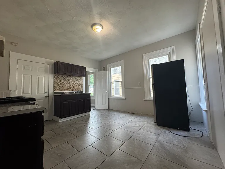 187 Wolcott St #1 — Photo 2