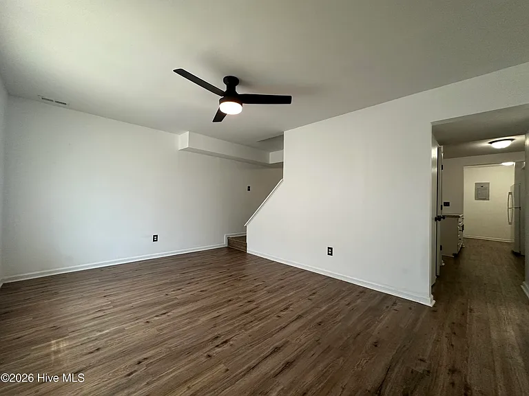 414 Myrtlewood Cir — Photo 3