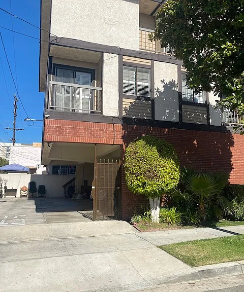 121 S Pacific Ave #8 — Photo 3