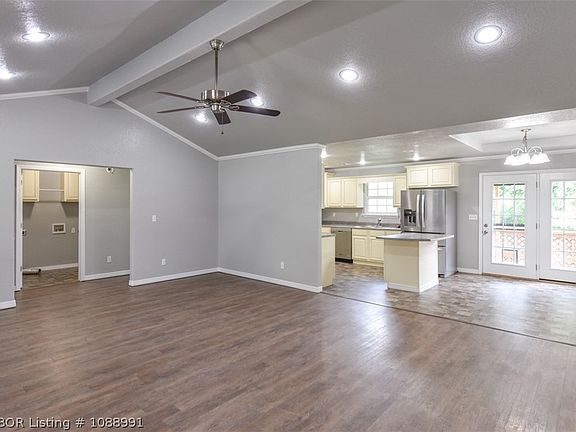 5th image of 102 Leann Blvd