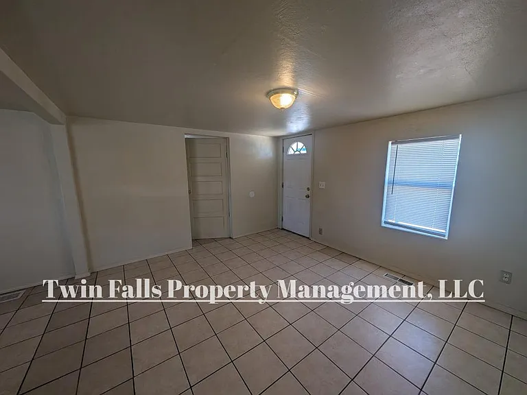473 Jackson St — Photo 3