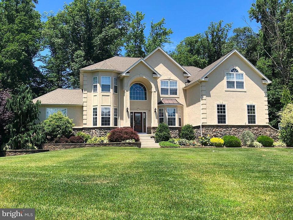 1st image of 111 Willow Oaks Ln