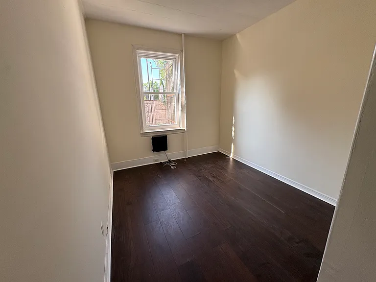 31 Florida Ave #1R — Photo 2