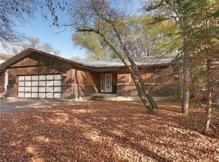 61 Miramar Rd, Winnipeg, MB R3R1E4