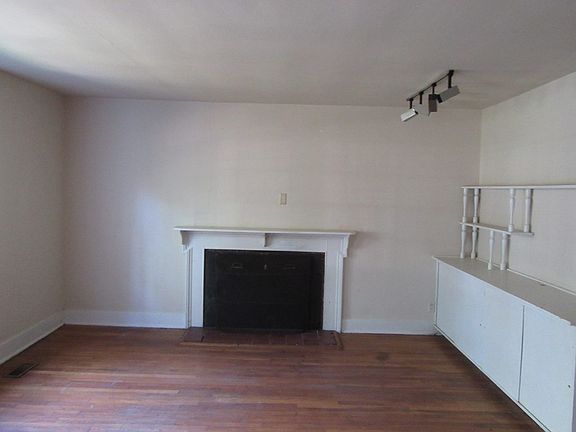 3rd image of 205 E Park Ave