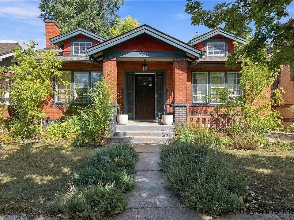 1st image of 2919 Thomes Ave