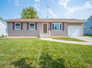 733 Riverview Dr, West Bend, WI 53095