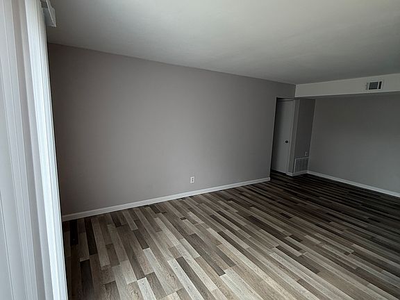 5th image of 17 Yorkshire Ln Unit 6