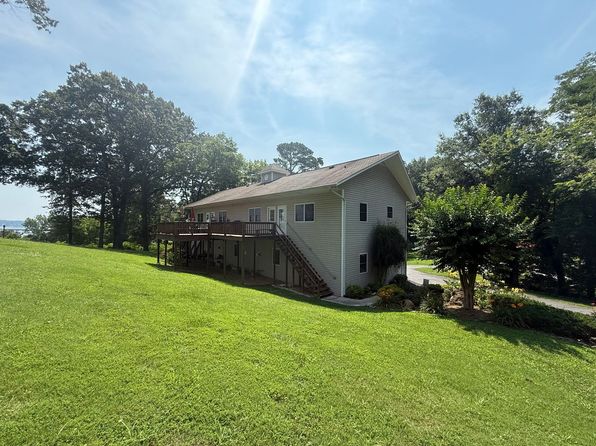 1526 Circle Dr