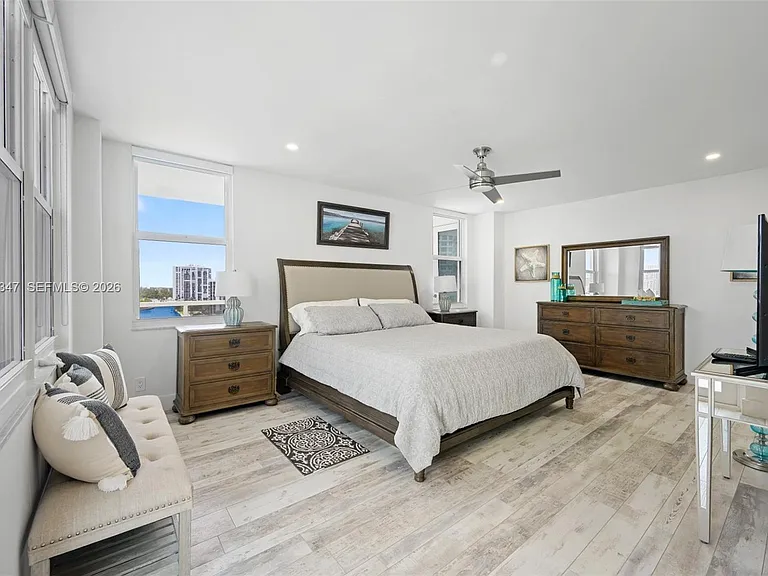 3725 S Ocean Dr #924 — Photo 15