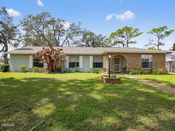 3rd image of 68 Brookwood Dr