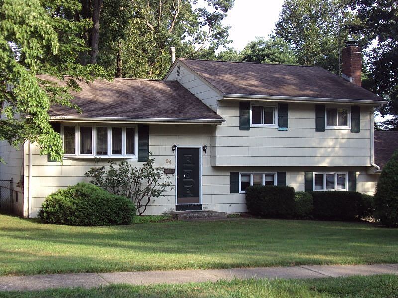 2nd image of 34 Cardinal Dr