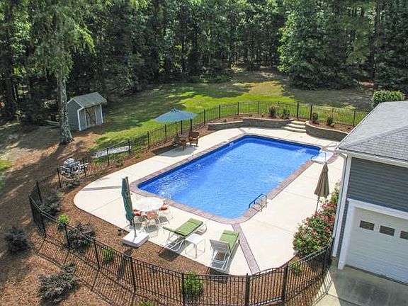 Low maintenance salt water pool