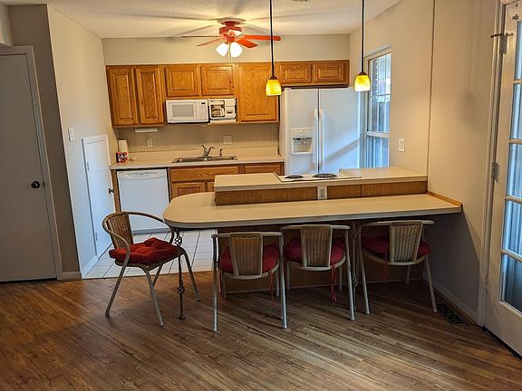 2nd image of 4355 Chateau De Ville Dr