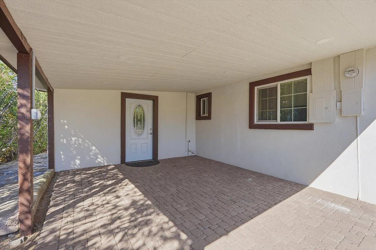 3 bed, 2.0 bath, 1326 sqft, $2,900 — Photo 3
