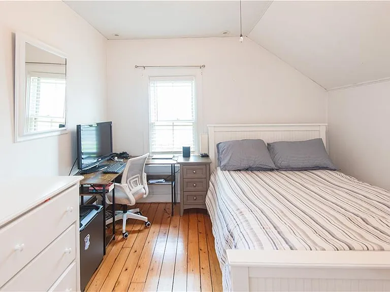 32 Hammond St — Photo 18
