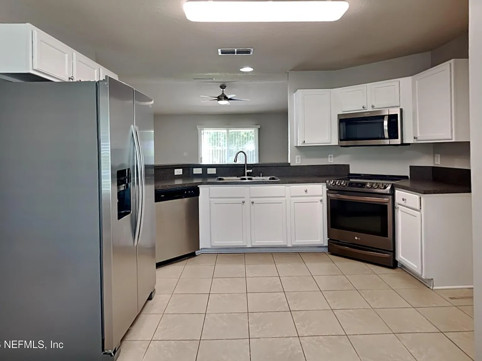 3 bed, 2.0 bath, 1300 sqft, $1,949 — Photo 4