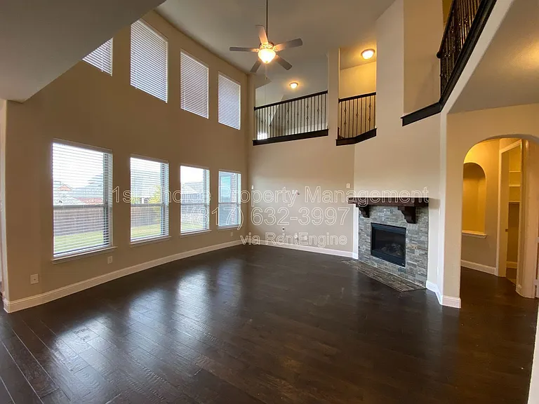 927 Bentley Dr — Photo 14