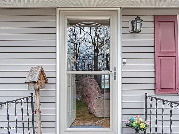 4th image of 720 N Mill Rd
