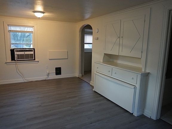 3rd image of 803 W 11th St Unit 4