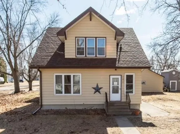 101 W 5th St, Cyrus, MN 56323