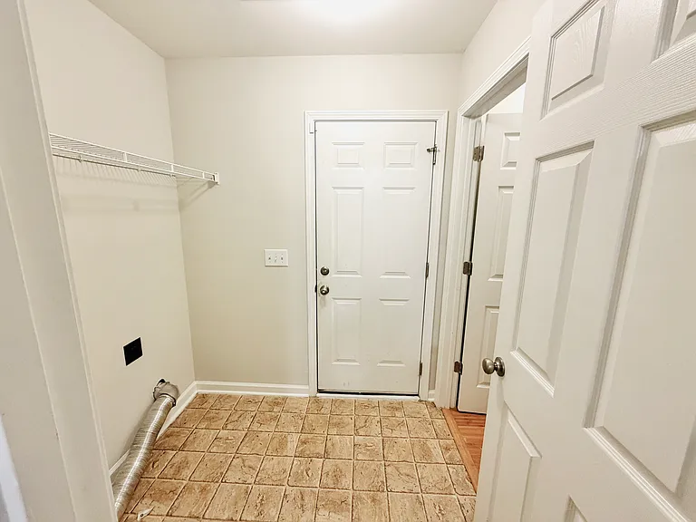 312 Ashmore Ln — Photo 21