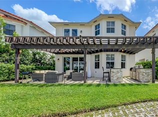 10555 NW 69th Ter, Doral, FL 33178