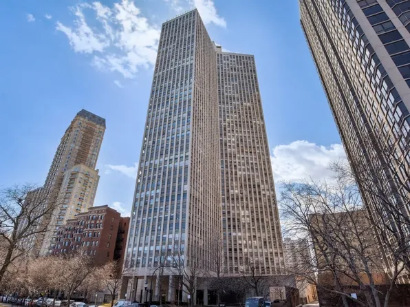 2626 N Lakeview Ave APT 211, Chicago, IL 60614
