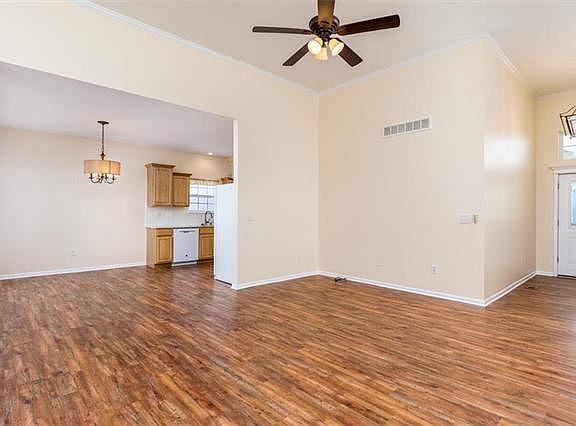 4th image of 1300 Glen Dr