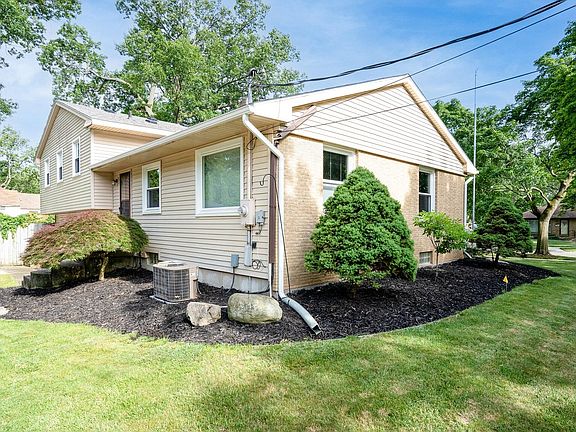 5th image of 955 Washtenaw Dr NE