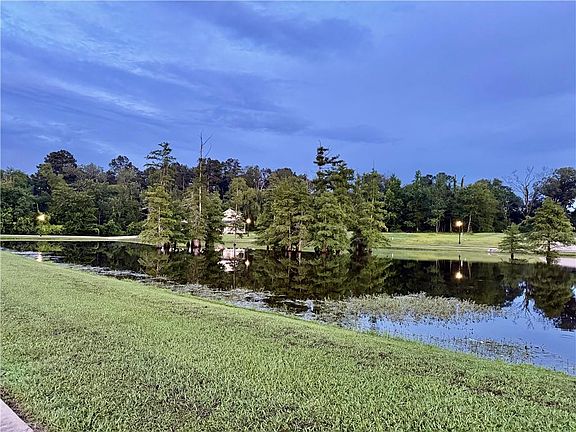 4th image of 384 Lady Carolyn Cir