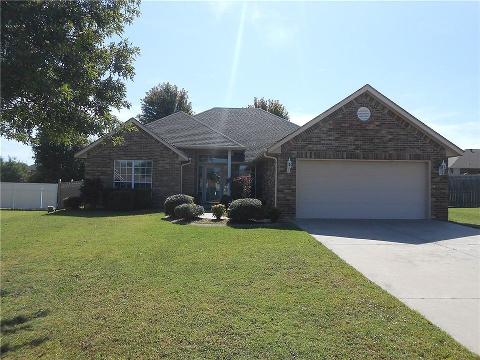 This lovely home is located on a quiet cul-de-sac in Northridge. Take a look, it is well-priced and a rare find.