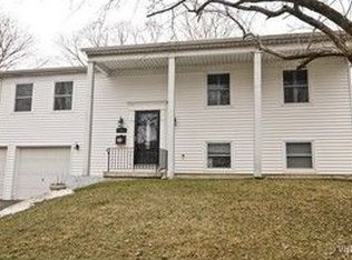 7 Cumberland Dr, Schaumburg, IL 60194