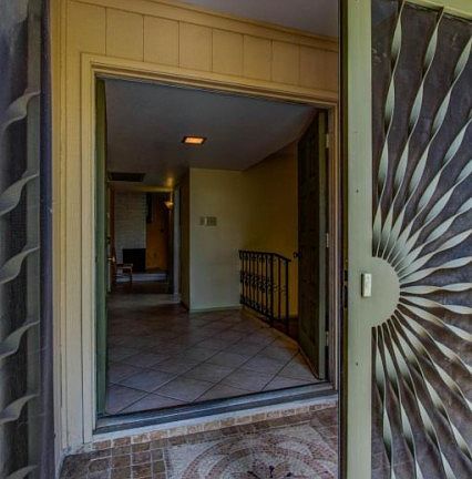 3rd image of 716 E Diamond Dr
