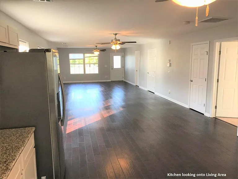 910 W Hill St — Photo 12