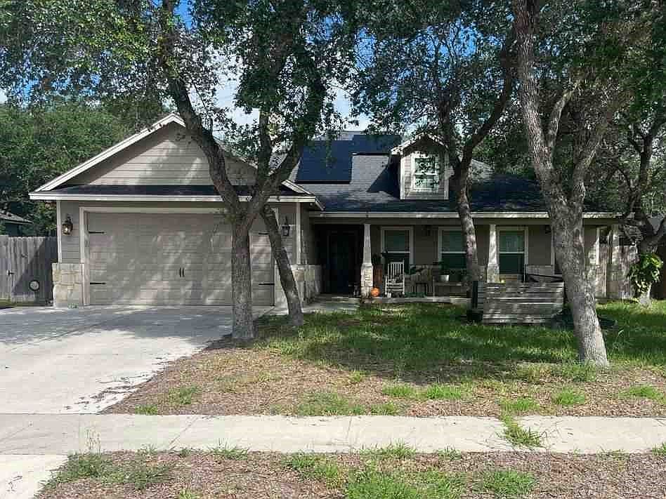 1st image of 2415 Country Oaks Cir