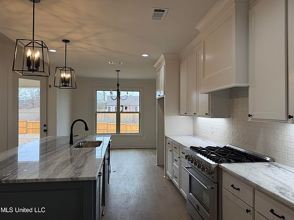 5th image of 627 Cobalt Way