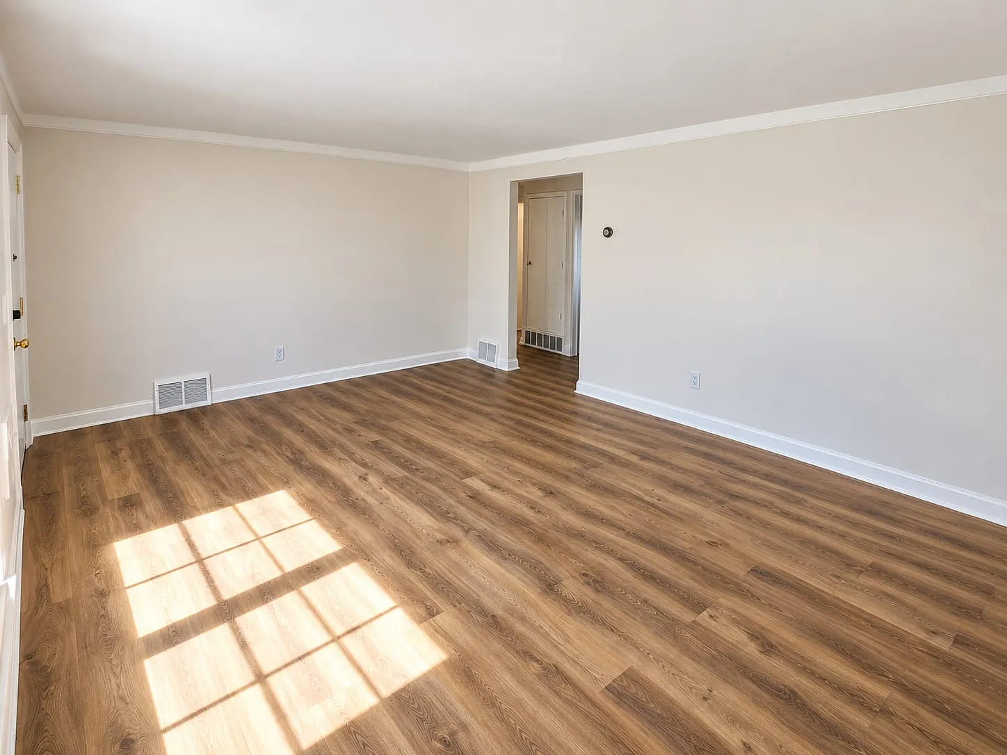 3 bed, $1,800 — Photo 2