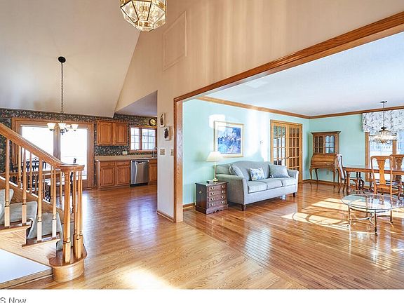 3rd image of 3105 Surrey Hill Ln