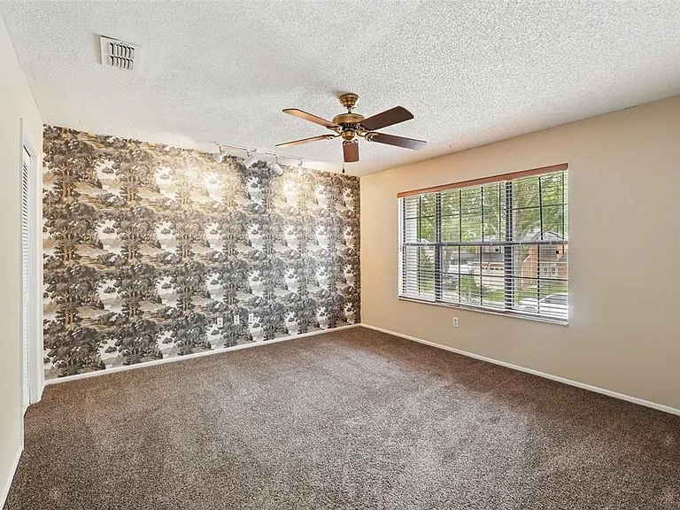 7925 Tumblestone Dr — Photo 31
