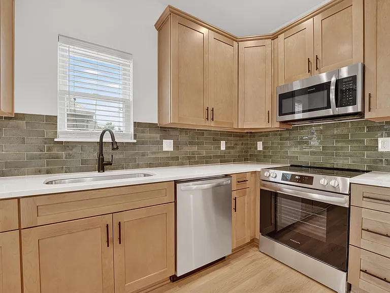2439 Guilford Ave — Photo 8