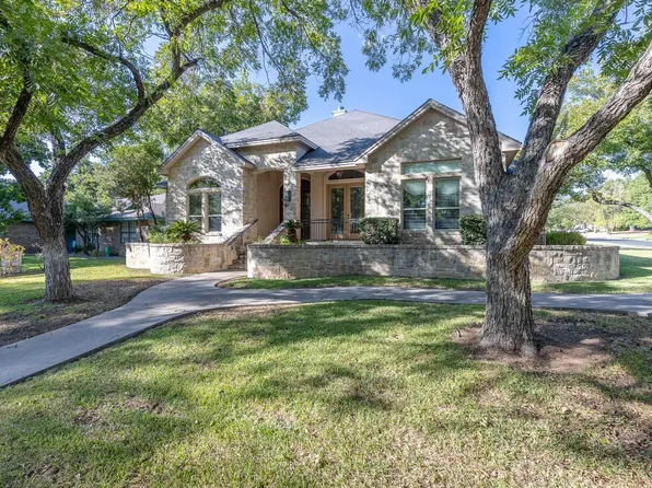 332 San Saba Street, Meadowlakes, TX 78654