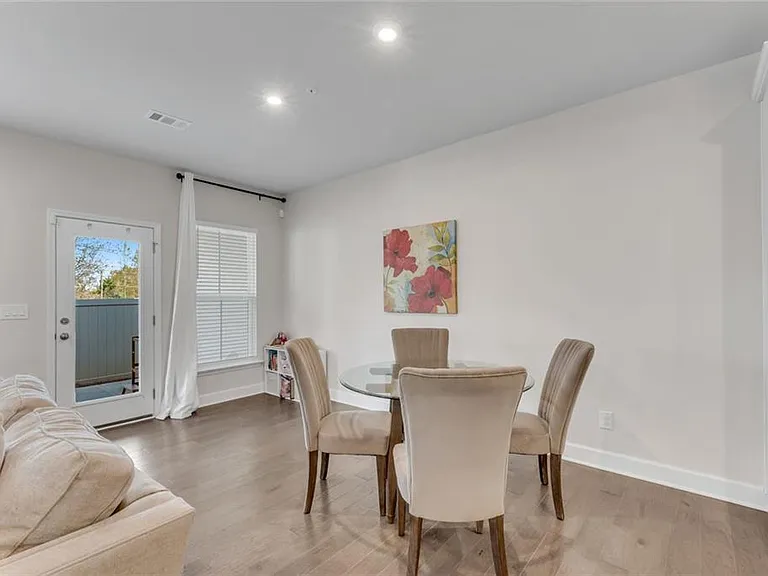 624 Spadina Rd — Photo 12