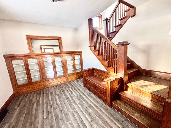 3rd image of 501 S Pierpont Ave