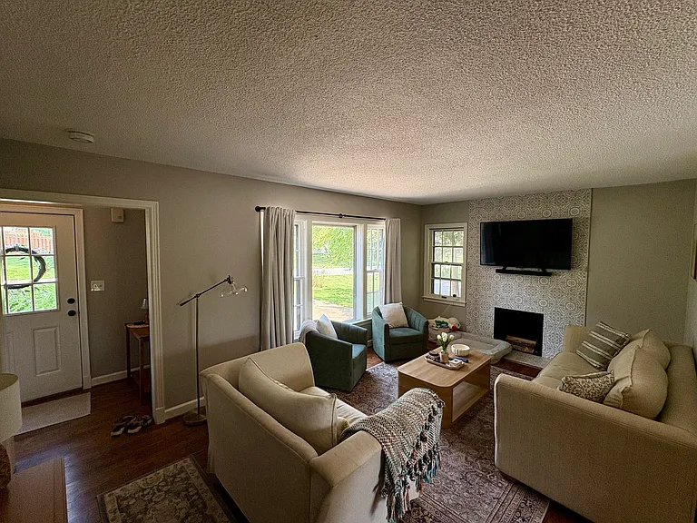 5539 Outlook St — Photo 3