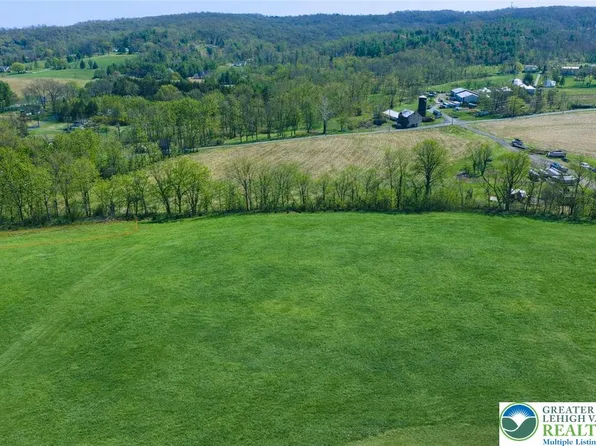 2604 Saddleback Ln, Bethlehem, PA 18015