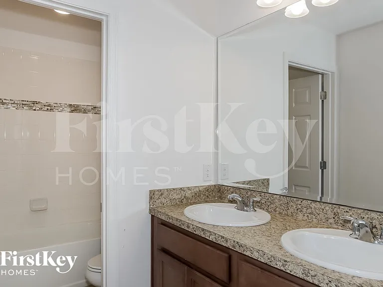 4999 Royal Point Ave — Photo 7