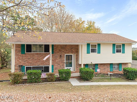 3rd image of 11920 Berwick Ln