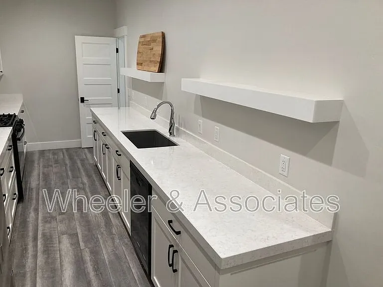1928 Endicott Cir — Photo 6